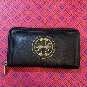 Tory Burch Black Leather Wallet with Gold Emblem